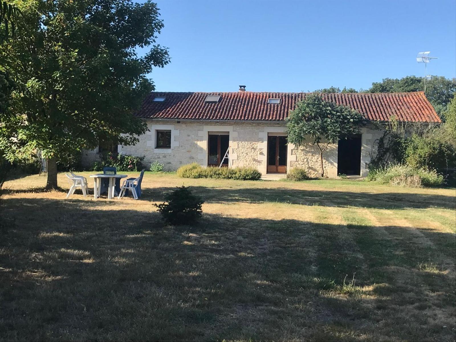 La Fermette Aux Lamas Savigny-Lévescault Exterior foto