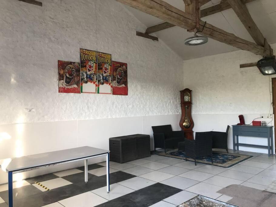 La Fermette Aux Lamas Savigny-Lévescault Exterior foto